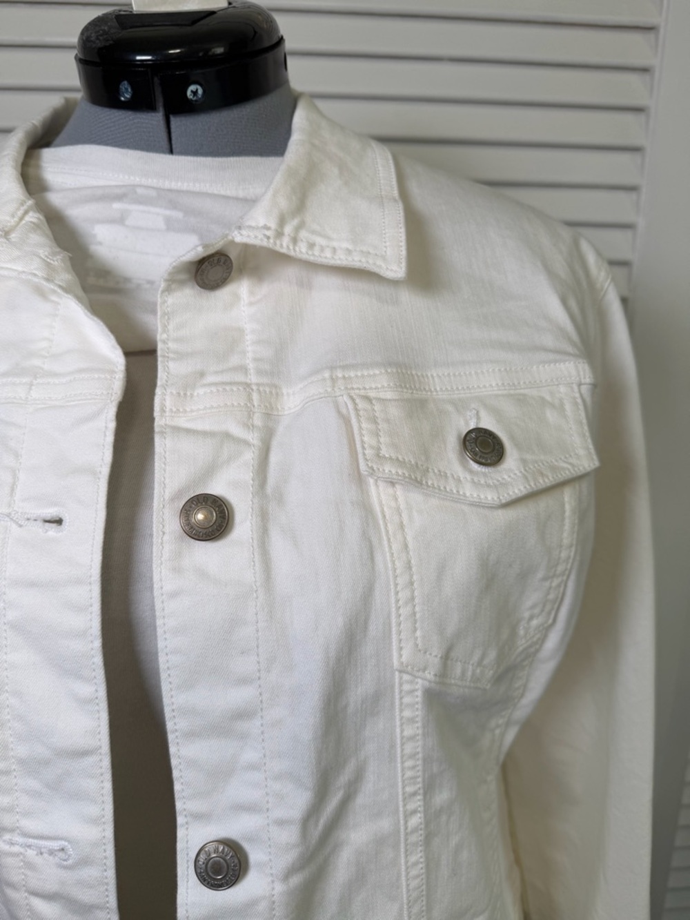 Old Navy Classic White Women's Denim Jacket - Lightweight Button-Up - Picture 2 of 7